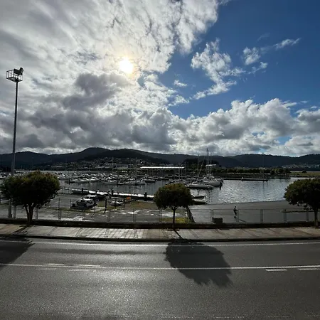 Piso De Tres Frente Al Puerto Deportivo Appartement