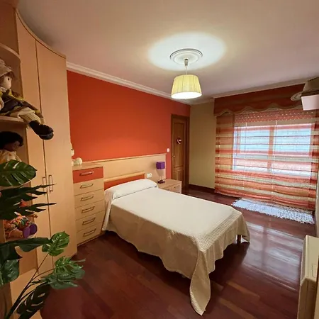 Piso De Tres Frente Al Puerto Deportivo *